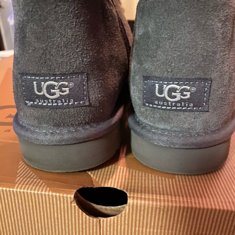 UGG AUSTRALIA - Rock Star Tall Zip Boots 
Color: Grey
Size US 8